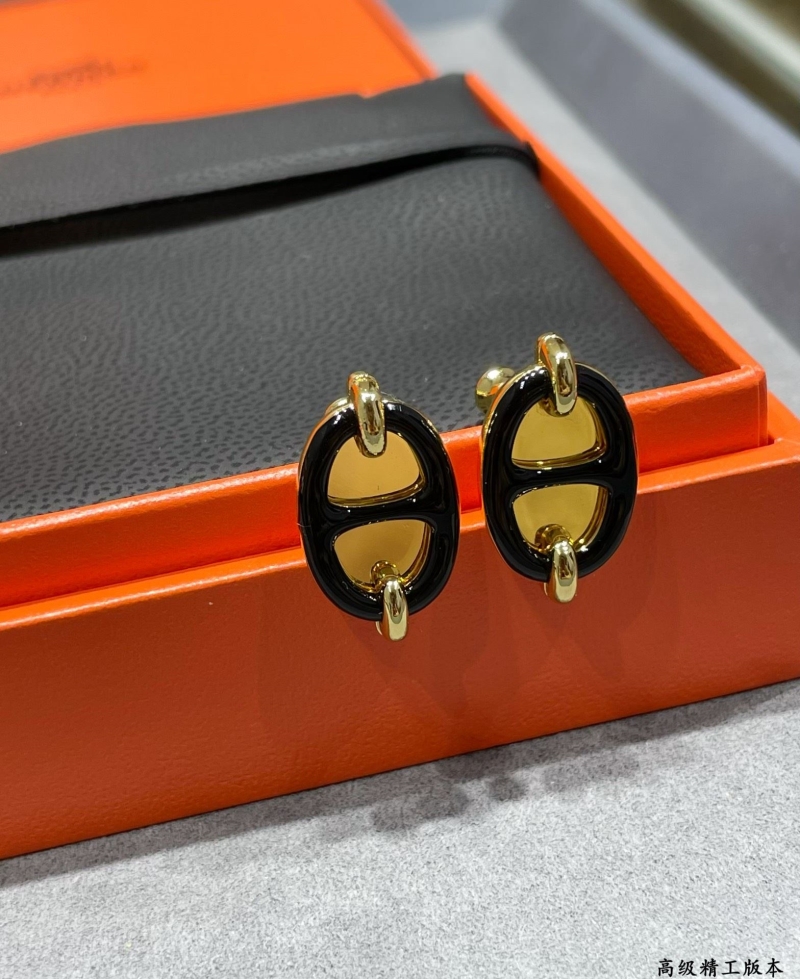 H**me5 earrings